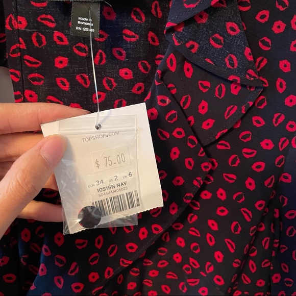 NWT TopShop Lip Print Open Back Dress - Picture 8 of 8